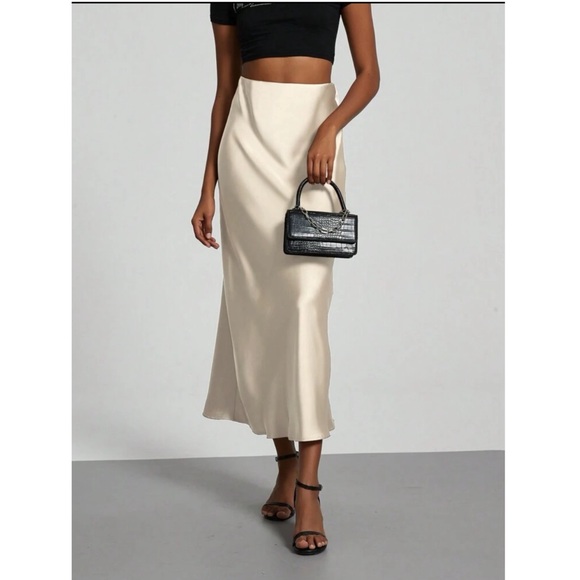 Satin Chic midi skirt in beige - Picture 6 of 6
